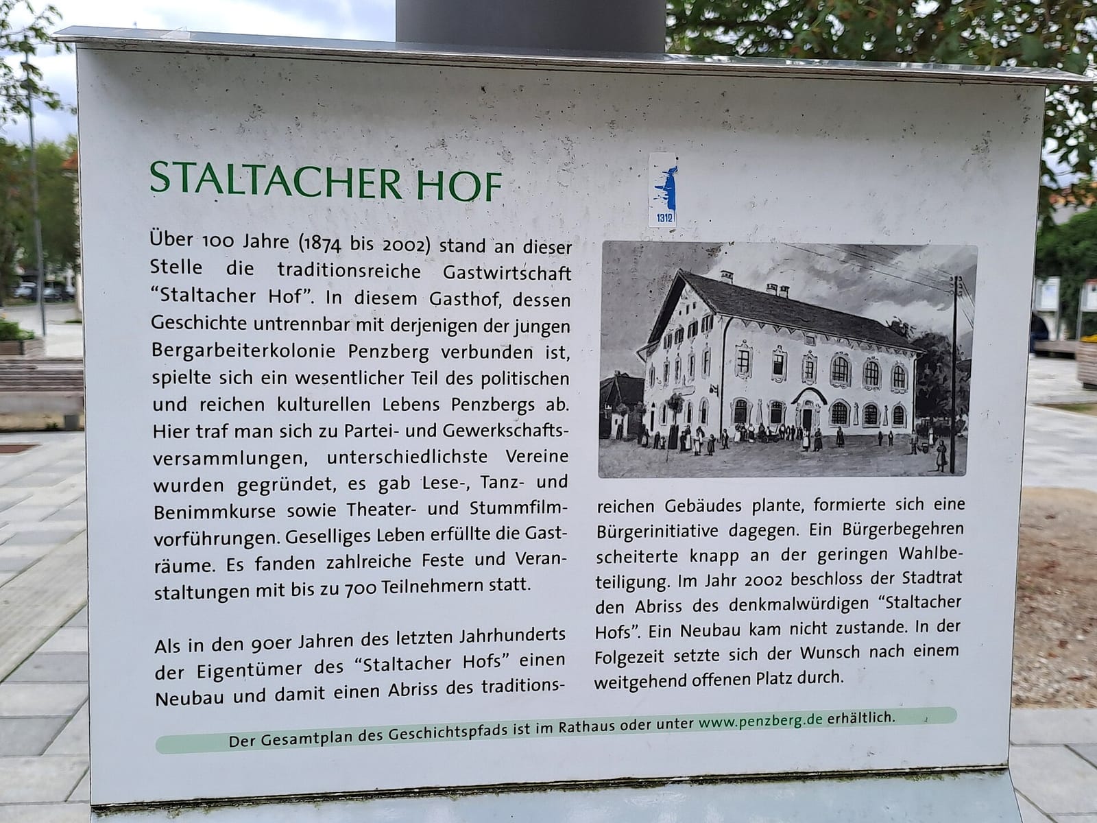 Informationstafel am Stadtplatz in Penzberg zum ehemaligen Staltacher Hof