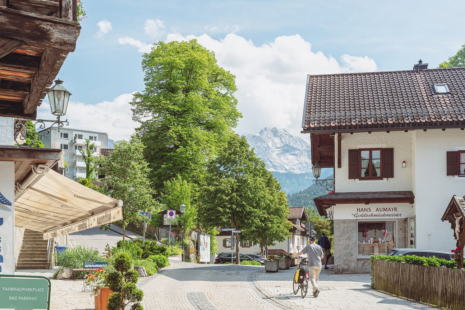 View along the Ludwigstraße in Garmisch-Partenkirchen.