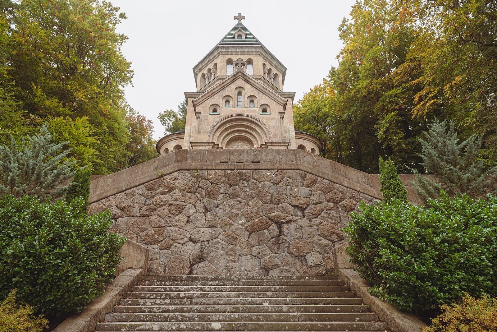 View up to the Votivkapelle in Berg.