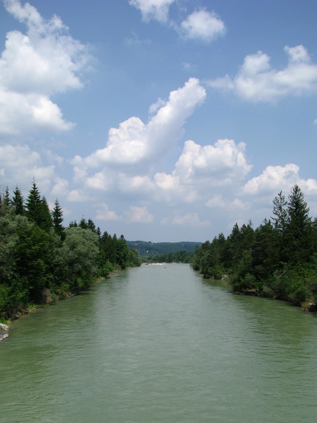 Isar bei Wolfratshausen; Ausblick von der Marienbrücke Richtung Norden zur Pupplinger Au